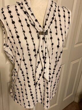 Adriene Vittadini Soft Sleeveless Top ~ Size Medium